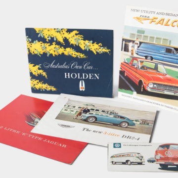 Brochure Hero White